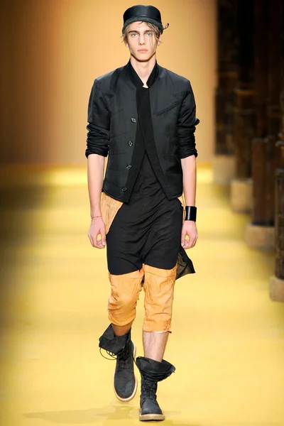 Look 9